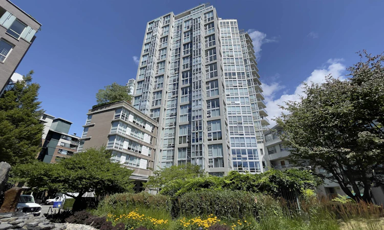 605-1228 Marinaside Crescent