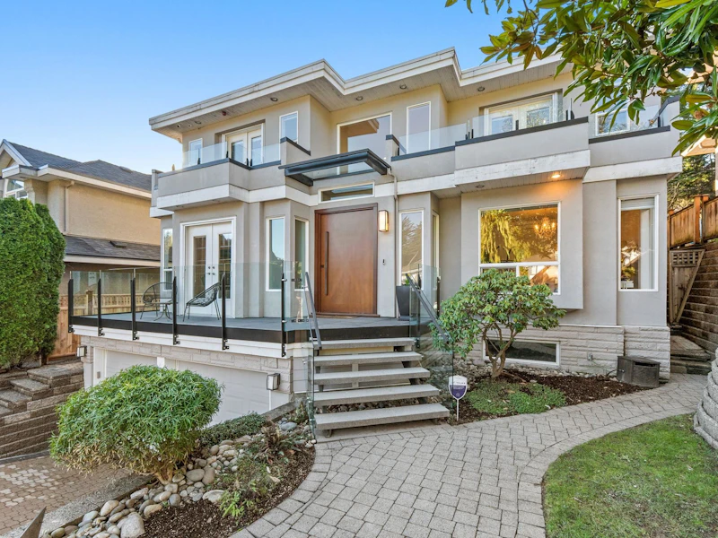 1725 Orkney Place, North Vancouver BC V7H 2Z1