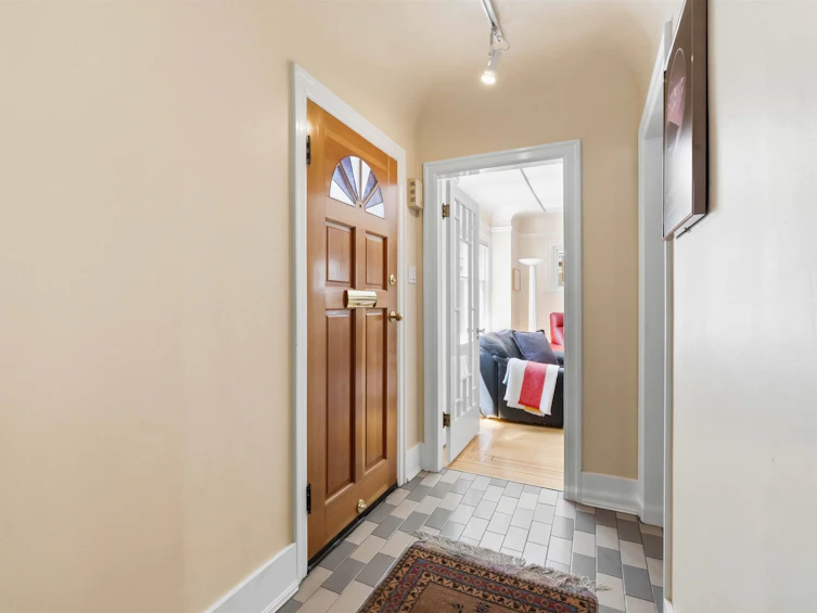 433 W 18th Avenue, Vancouver, BC, V5Y 2A9 - 2