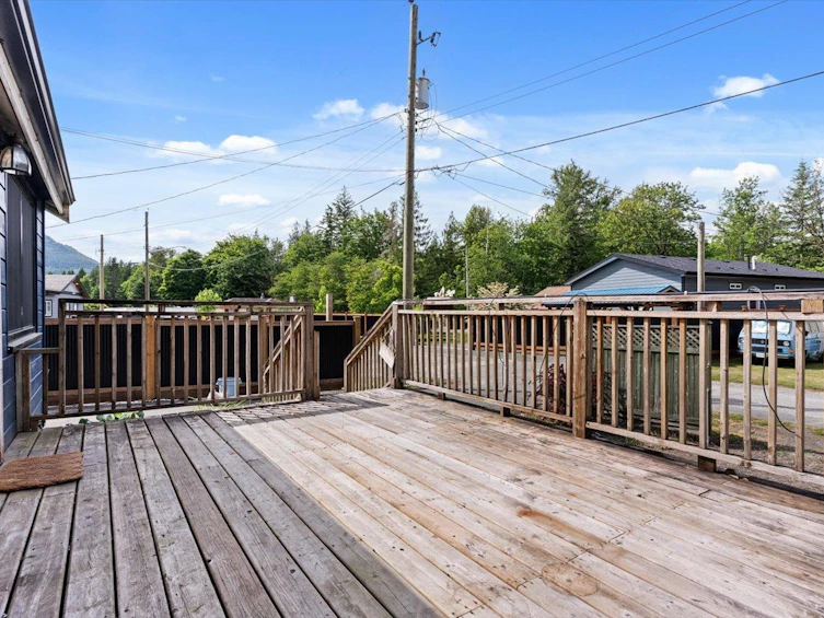 45950 Linzey Road, Cultus Lake, BC, V2R 5A8 - 5