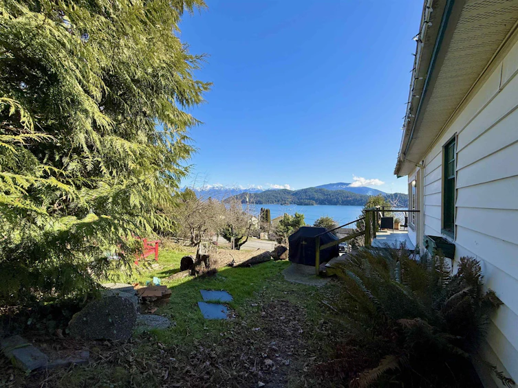 609 Glen Road, Gibsons, BC, V0N 1V9 - 2