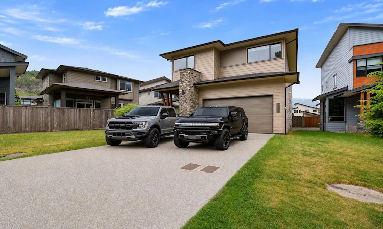39340 Falcon Crescent