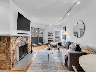 407-1476 W 10th Avenue - 2