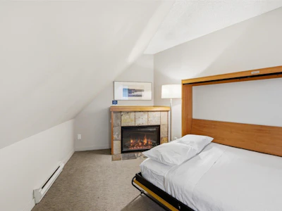 528-4295 Blackcomb Way - 4