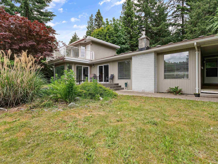 100 Robertson Crescent, Hope, BC, V0X 1L4