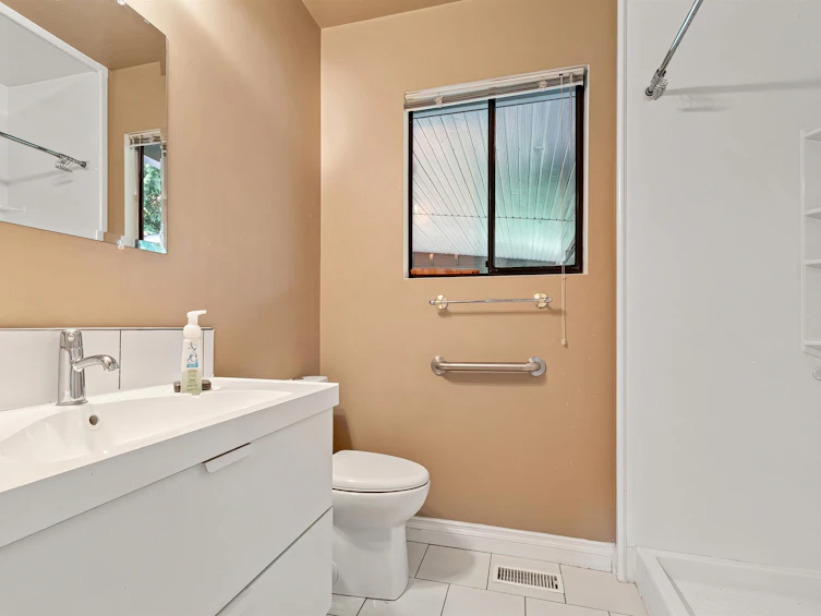 100 Robertson Crescent, Hope, BC, V0X 1L4 - 16