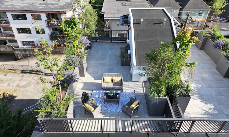 122-1552 E 3rd Avenue