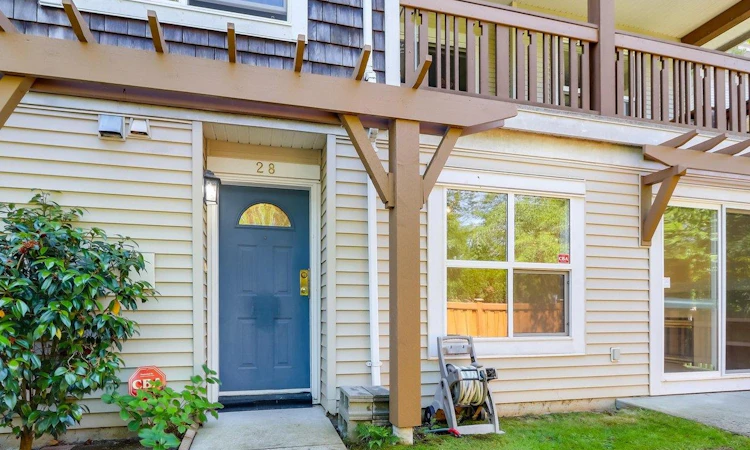 28-7100 Lynnwood Drive
