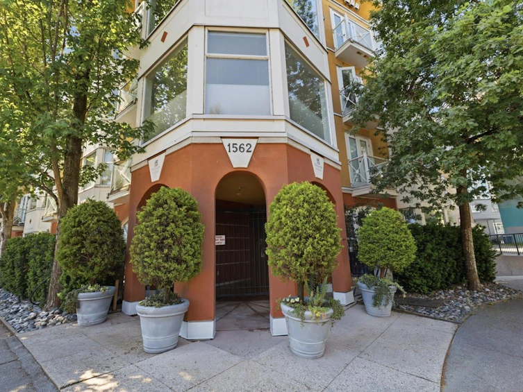 401-1562 W 5th Avenue, Vancouver, BC, V6J 5H9 - 2