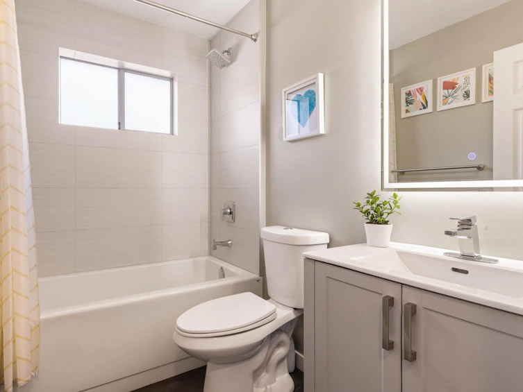 2950 W 15th Avenue, Vancouver, BC, V6K 3A3 - 21