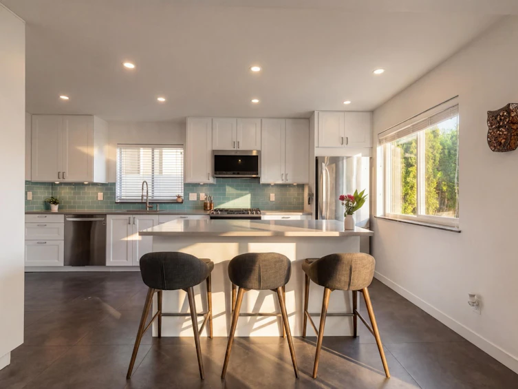 2950 W 15th Avenue, Vancouver, BC, V6K 3A3 - 10