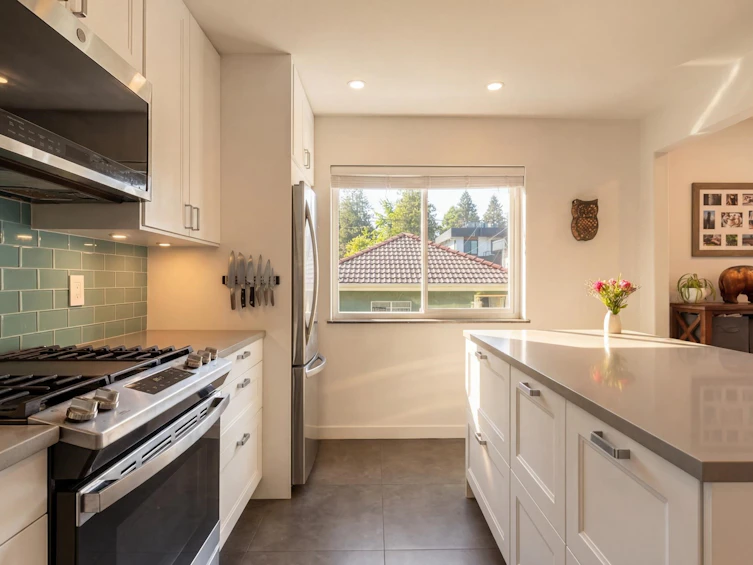 2950 W 15th Avenue, Vancouver, BC, V6K 3A3 - 8