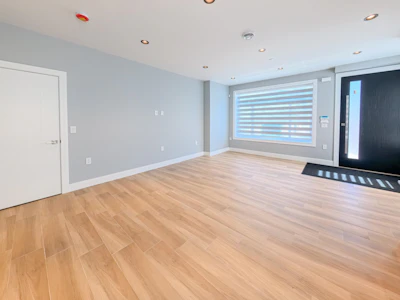 1-2557 W King Edward Avenue - 4