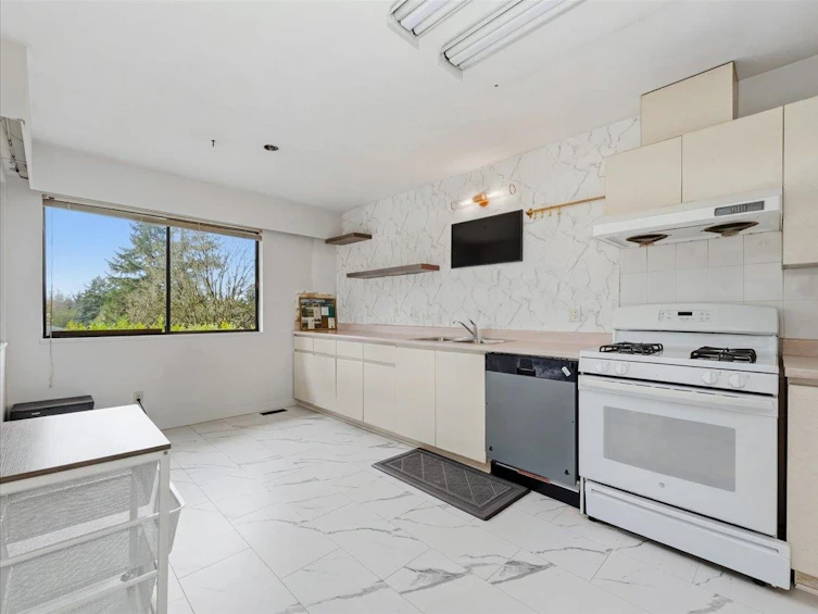 8071 Greenlake Place, Burnaby, BC, V5A 3N5 - 13