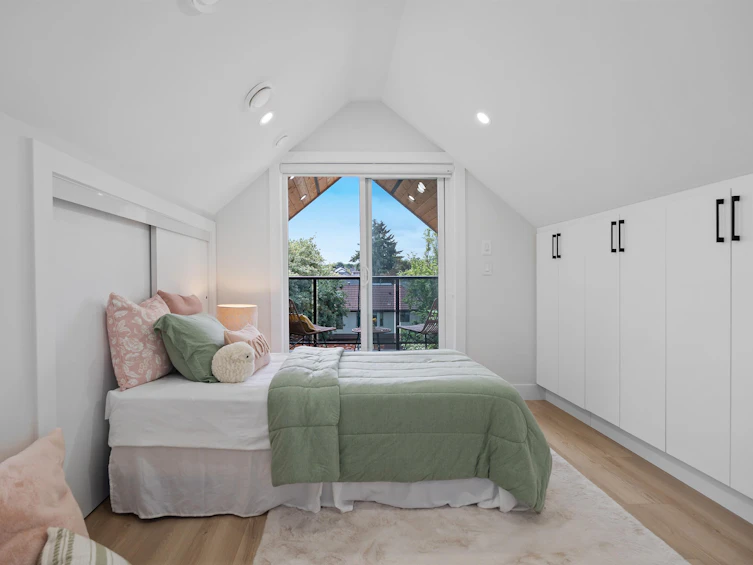 2371 Adanac Street, Vancouver, BC, V5L 2E9 - 23