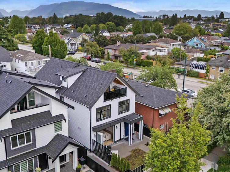 2371 Adanac Street, Vancouver, BC, V5L 2E9 - 28