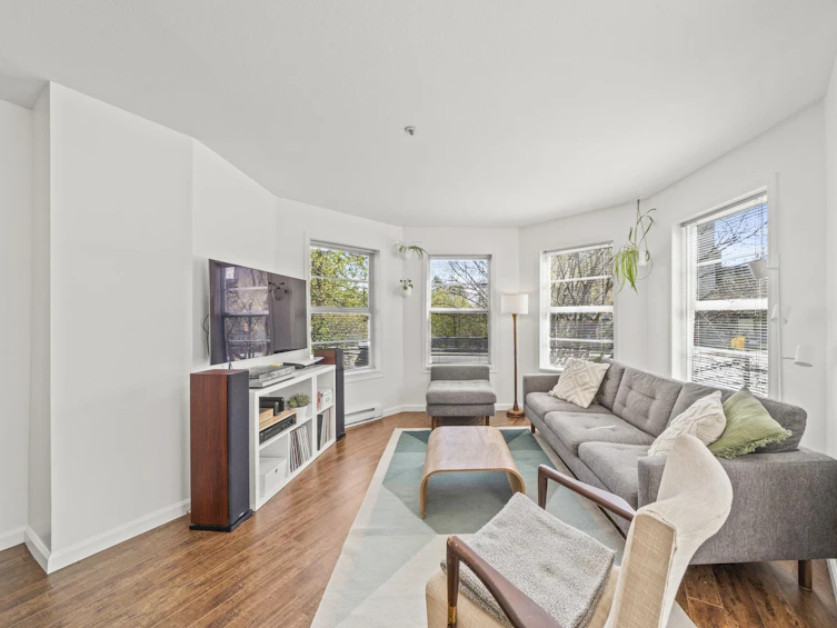 204-1883 E 10th Avenue, Vancouver, BC, V5N 1X8 - 2