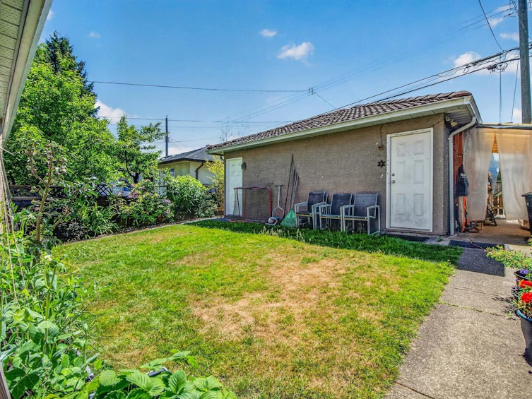 2128 Adanac Street, Vancouver, BC, V5L 2E7 - 35