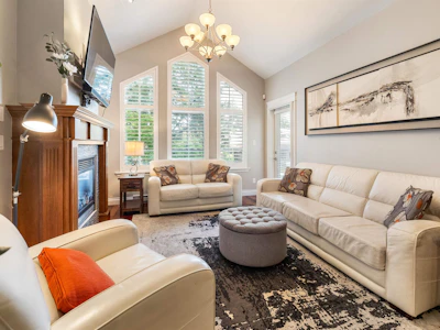 203-1642 56 Street - 4