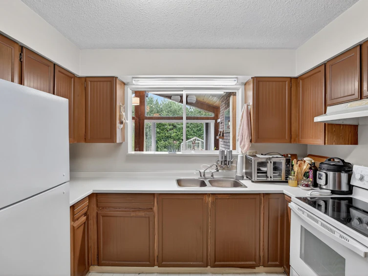 7290 11th Avenue, Burnaby, BC, V3N 2M8 - 7