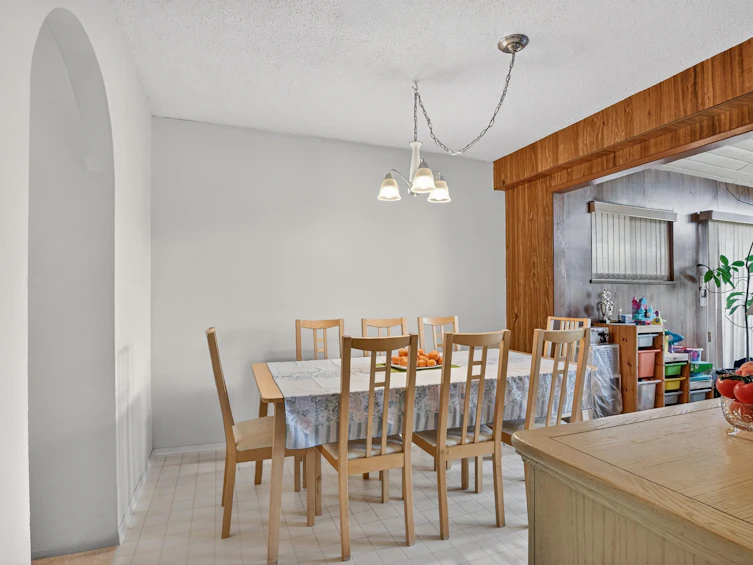 7290 11th Avenue, Burnaby, BC, V3N 2M8 - 4