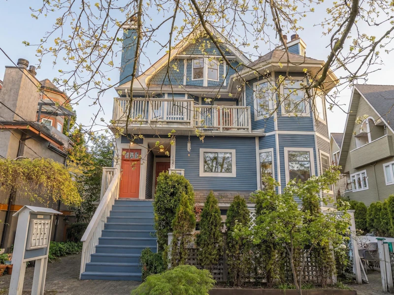 2427 W 6th Avenue, Vancouver BC V6K 1W2