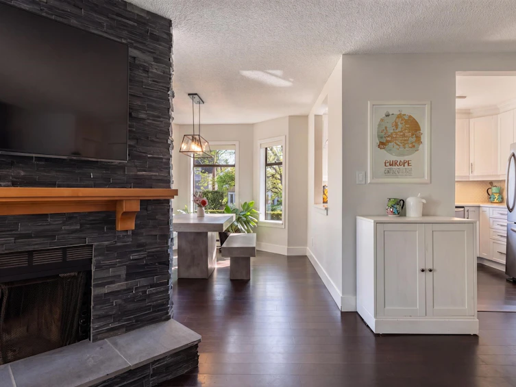 2427 W 6th Avenue, Vancouver, BC, V6K 1W2 - 4