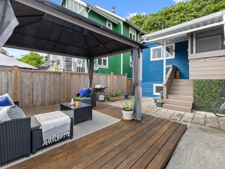 2036 E Broadway, Vancouver, BC, V5N 1W7 - 17