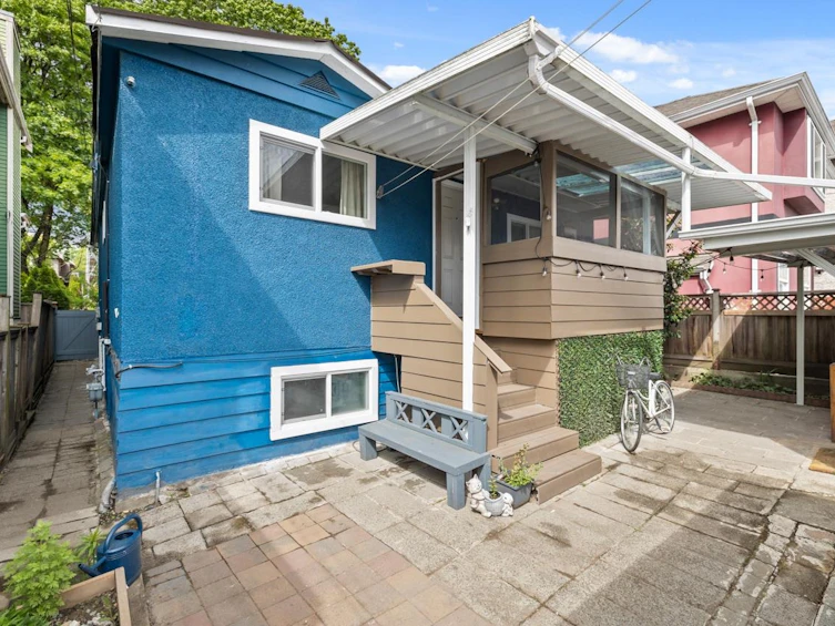 2036 E Broadway, Vancouver, BC, V5N 1W7 - 18