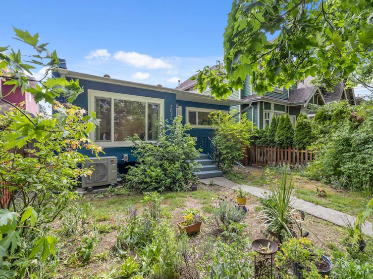 2036 E Broadway, Vancouver, BC, V5N 1W7 - 30
