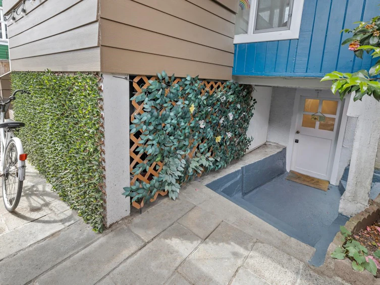 2036 E Broadway, Vancouver, BC, V5N 1W7 - 19