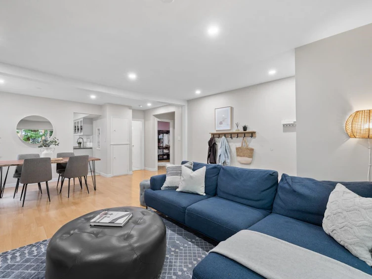 2036 E Broadway, Vancouver, BC, V5N 1W7 - 3