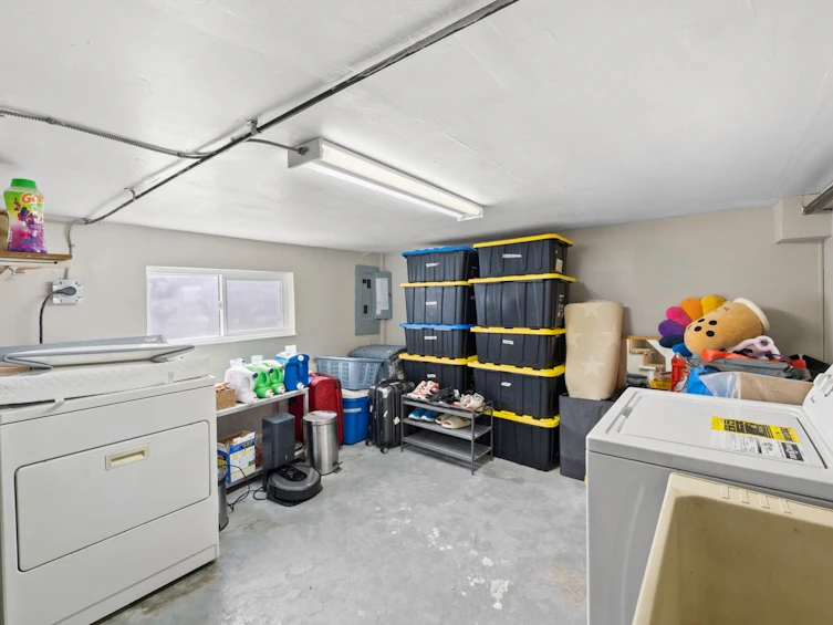 2036 E Broadway, Vancouver, BC, V5N 1W7 - 26