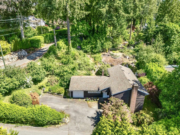 4704 Dogwood Lane, West Vancouver, BC, V7W 1J1 - 4
