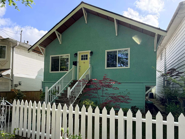 4322 Welwyn Street, Vancouver, BC, V5N 3Z4
