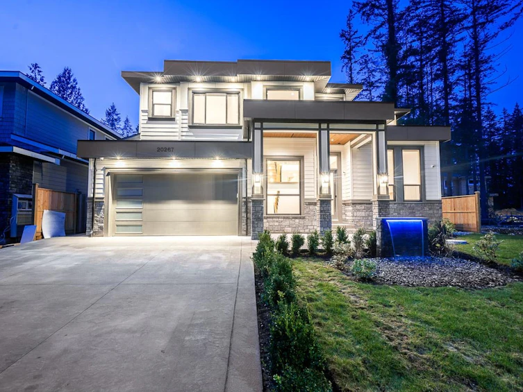 20267 27 Avenue, Langley, BC, V2Z 0B6 - 2