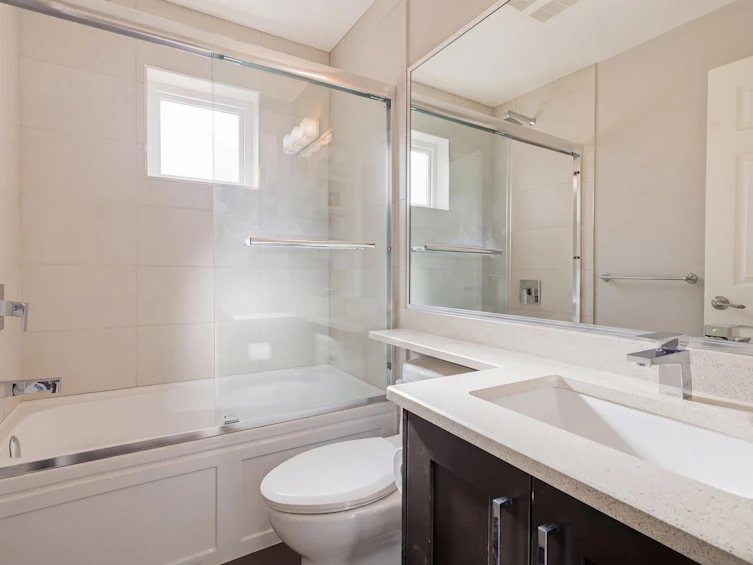 215-2273 Triumph Street, Vancouver, BC, V5L 1L2 - 23