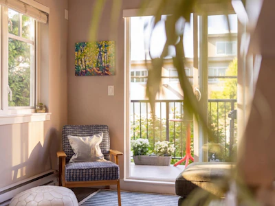 215-2273 Triumph Street - 5