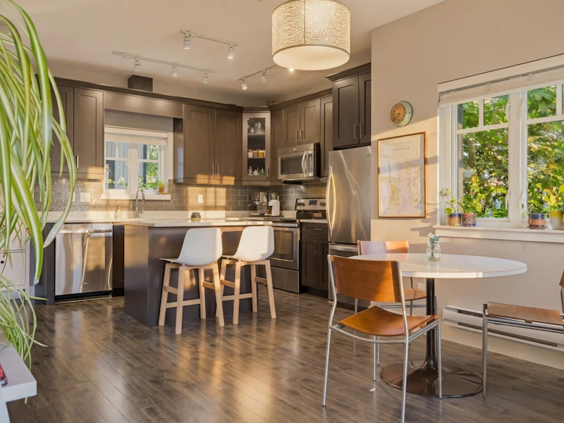 215 - 2273 Triumph Street, Vancouver BC V5L 1L2