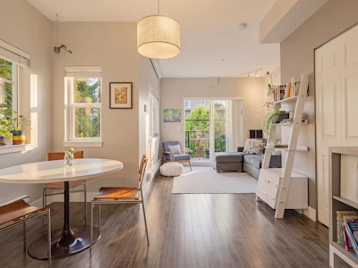 215-2273 Triumph Street - 2