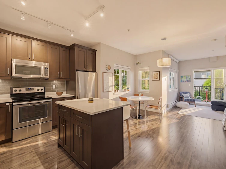 215-2273 Triumph Street, Vancouver, BC, V5L 1L2 - 20