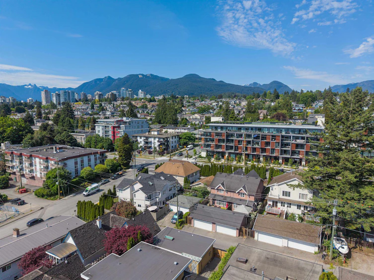 409-411-417-419 E 3rd Street, North Vancouver, BC, V7L 1G3 - 6