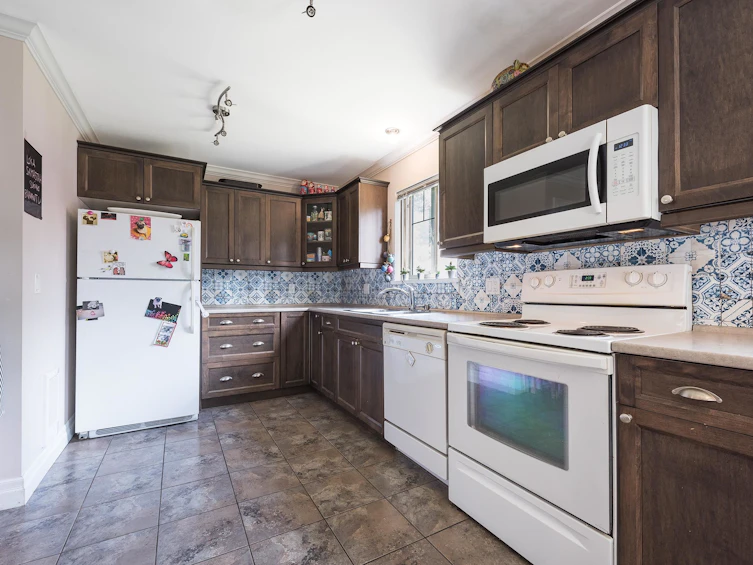 5980 Matsqui Street, Chilliwack, BC, V2R 0G6 - 9