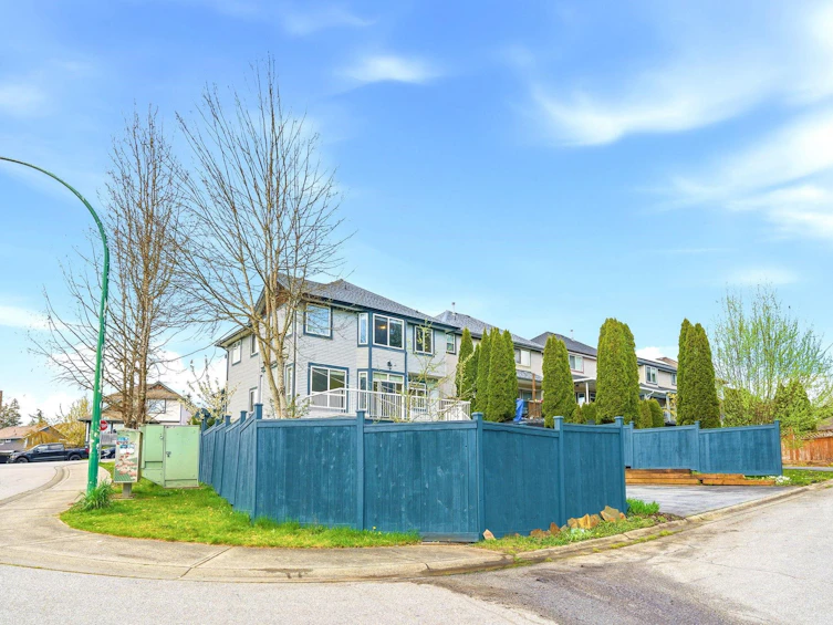 23800 Kanaka Way, Maple Ridge, BC, V2W 1E5 - 25