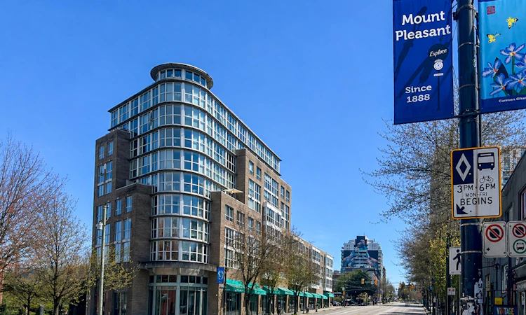 603-288 E 8th Avenue
