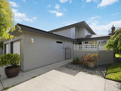 2-14227 18a Avenue - 2