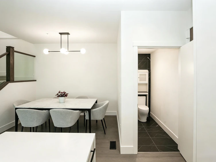 6840 Oak Street, Vancouver, BC, V6P 0K7 - 7