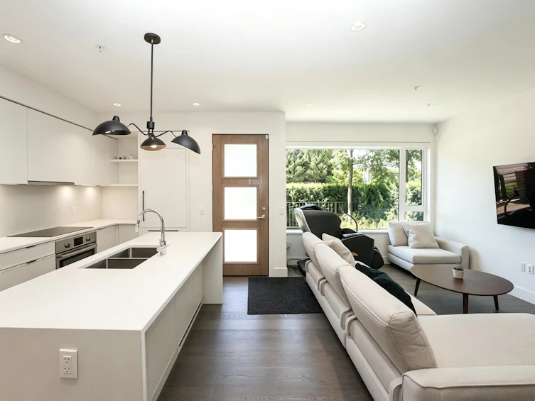 6840 Oak Street, Vancouver, BC, V6P 0K7 - 2