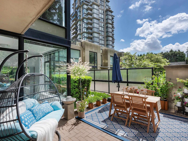 201 - 15 E Royal Avenue, New Westminster BC V3L 0A9