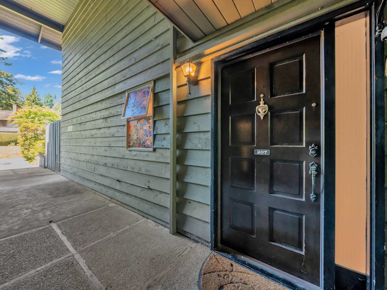 207-235 Keith Road, West Vancouver, BC, V7T 1L5 - 2